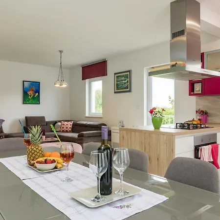 House For Max 9 Persons With Pool And Garden