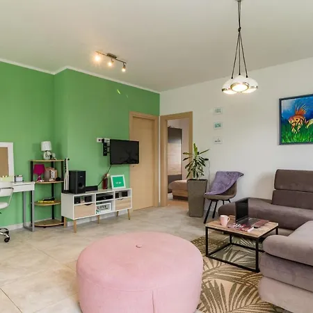 House For Max 9 Persons With Pool And Garden Vila