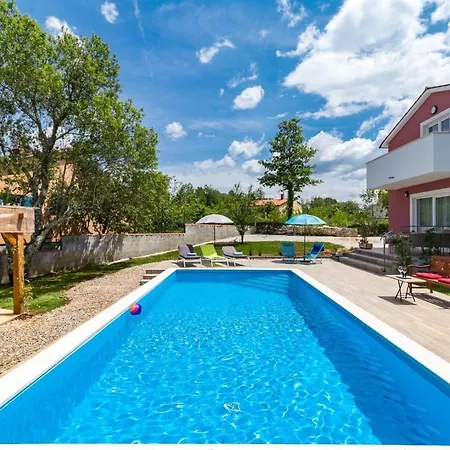 Vila House For Max 9 Persons With Pool And Garden
