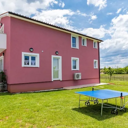 Vila House For Max 9 Persons With Pool And Garden Tinjan