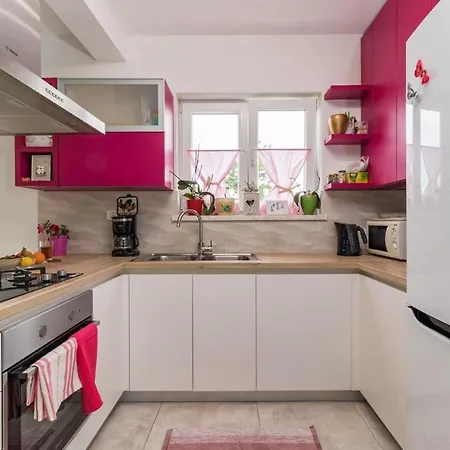 House For Max 9 Persons With Pool And Garden