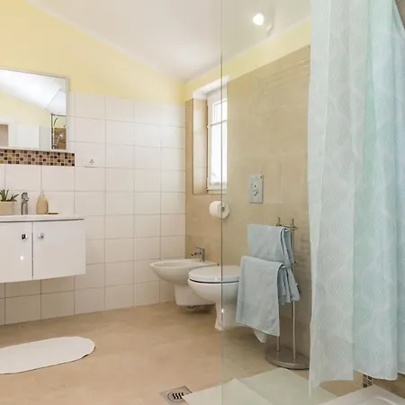 Villa House For Max 9 Persons With Pool And Garden *
