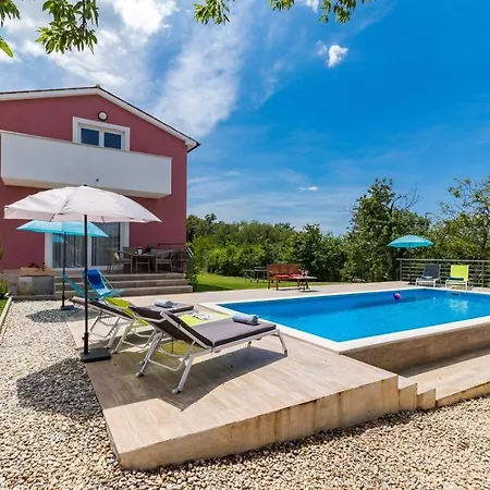House For Max 9 Persons With Pool And Garden Tinjan