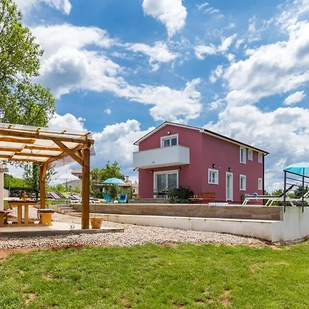 House For Max 9 Persons With Pool And Garden